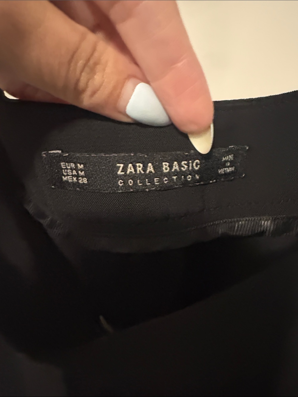 Zara Black Wide-Leg Bermuda Shorts - Picture 2 of 5